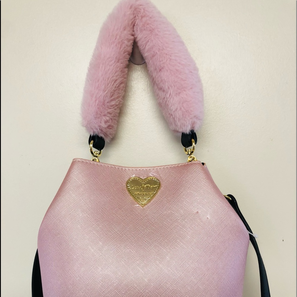 NWOT Betsey Johnson’s Luv Betsey pink bucket purse 👛 and crossbody.